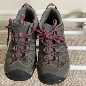 Keen hiking shoes worn once. Size 7.5.